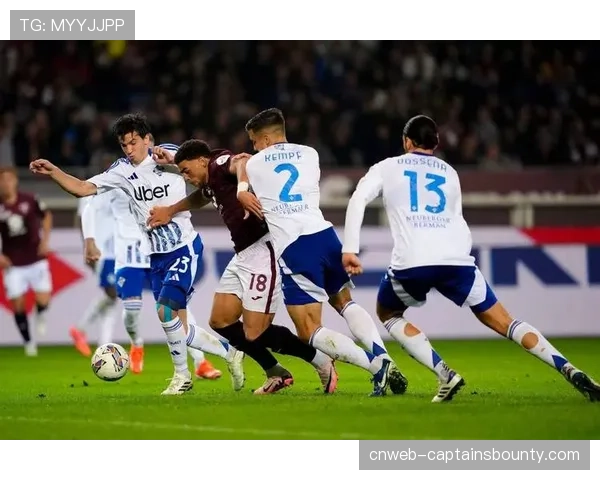 升班马科莫的欧冠奇迹：黑马能否守住第四名位置？